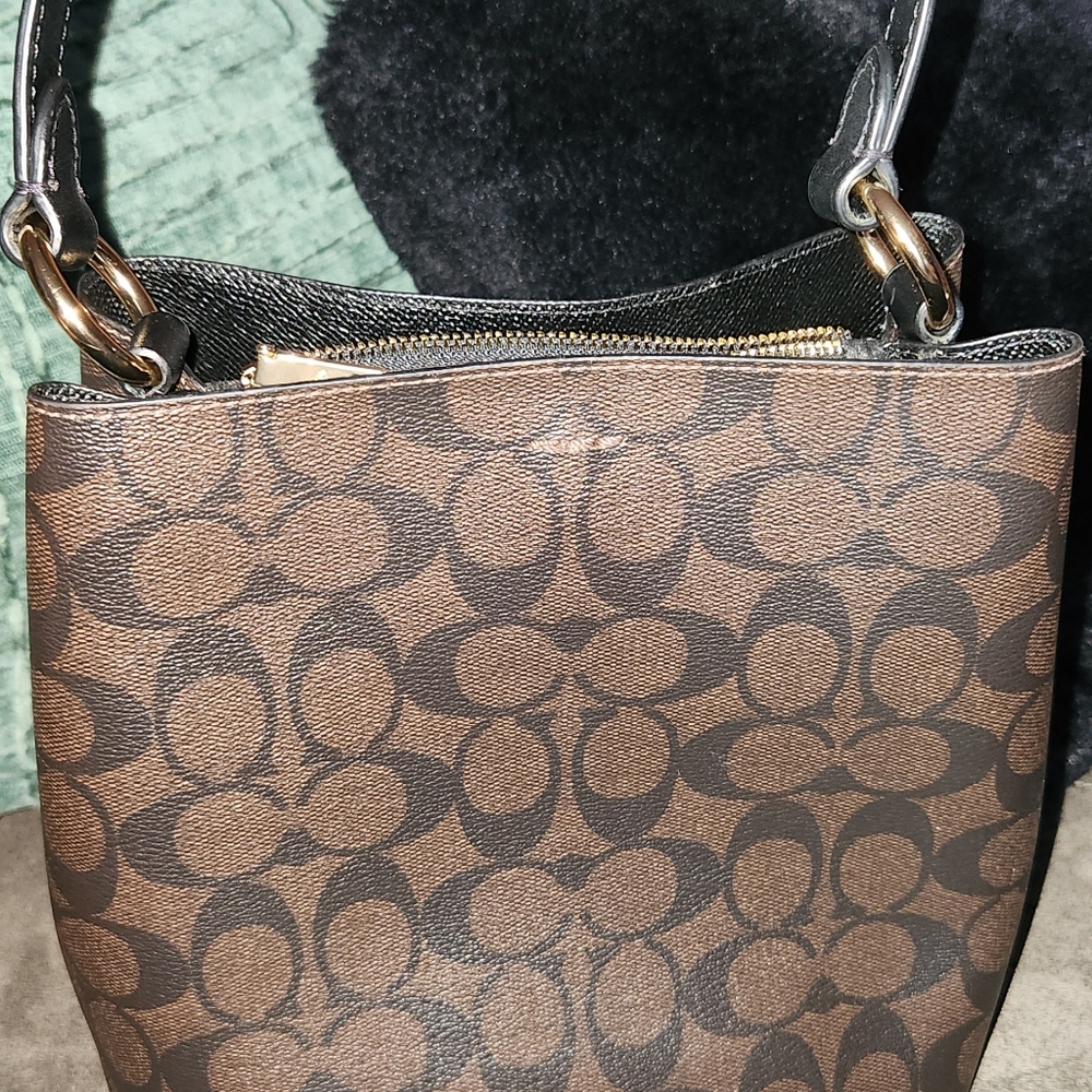 Handbag - Picture 2 of 3